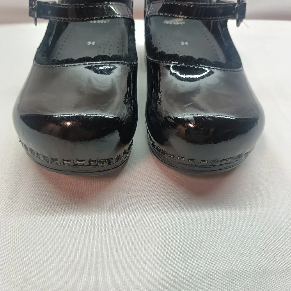 Dansko Kids Black Patent Leather Scalloped Mary Jane Clogs Shoes Size 34 US 3/4